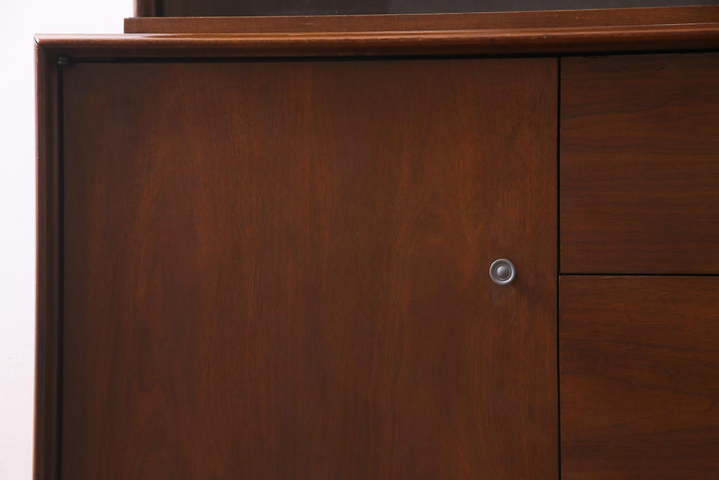 ヴィンテージ家具　SINGER FURNITURE(DREXEL HERITAGE)　モダンなキャビネット(食器棚、収納棚、ビンテージ)(R-038354)