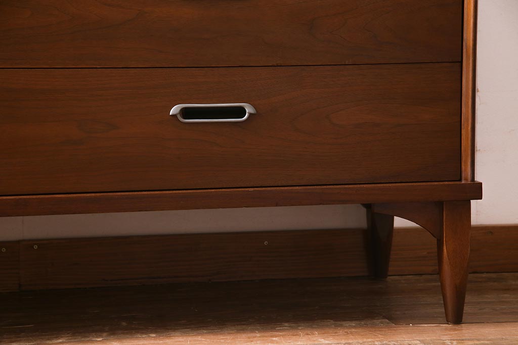 ヴィンテージ家具　SINGER FURNITURE(DREXEL HERITAGE)　モダンなキャビネット(食器棚、収納棚、ビンテージ)(R-038354)