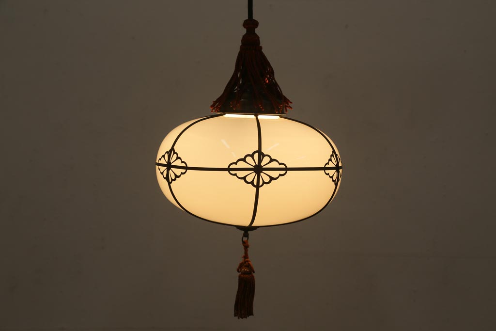 アンティーク照明　タッセル(飾り房)付き　雪洞型　菊菱模様が和の雰囲気を引き立てる天井照明(吊り下げ照明、電笠)(R-038378)
