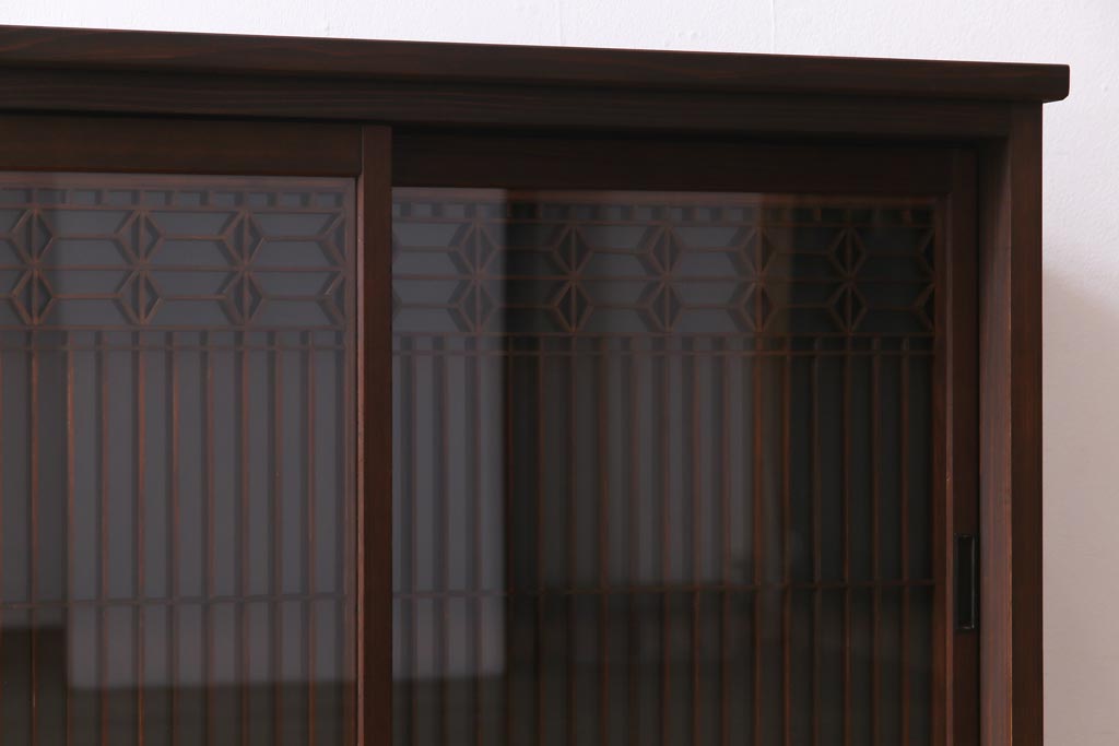 ラフジュ工房オリジナル　古建具リメイク　すりガラス入り　組子模様が風情漂う脚付き戸棚(書院戸、キャビネット、テレビ台、テレビボード)(R-038383)