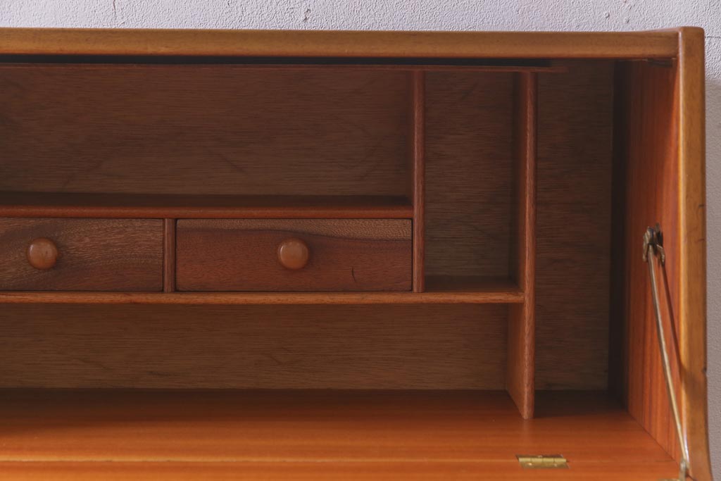 ヴィンテージ家具　北欧ビンテージ　チーク材　木の温もりとデザイン性を兼ね備えたライティングビューロー(簿記机、在宅ワーク、在宅用デスク)(R-038390)