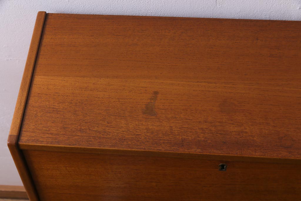 ヴィンテージ家具　北欧ビンテージ　チーク材　木の温もりとデザイン性を兼ね備えたライティングビューロー(簿記机、在宅ワーク、在宅用デスク)(R-038390)