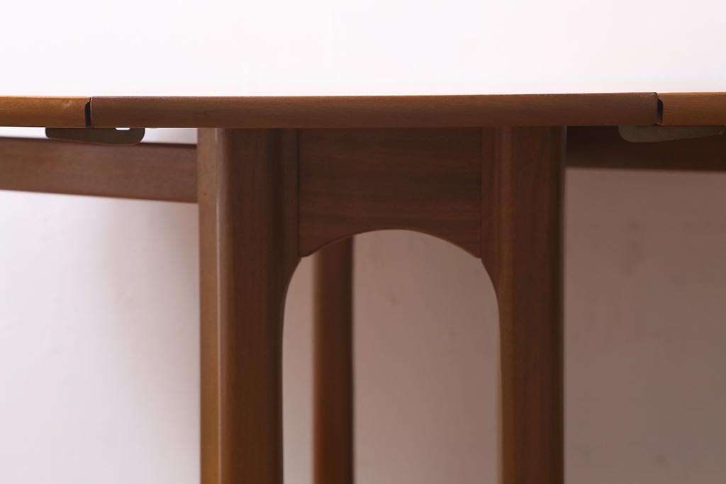ヴィンテージ家具　北欧ビンテージ　Nathan(ネイサン)社　チーク材　スタイリッシュなデザインが魅力的なバタフライテーブル(エクステンションテーブル)(R-038421)