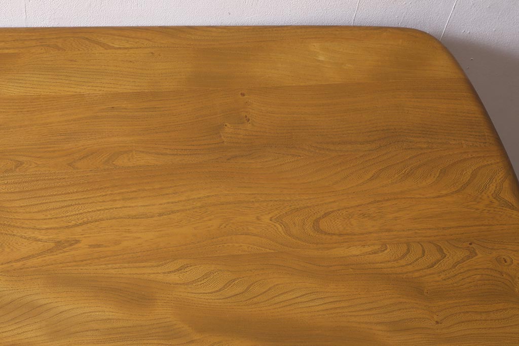 ヴィンテージ家具　イギリスビンテージ　ERCOL(アーコール)　Windsor(ウィンザー)シリーズ　木目の美しさが目を引くダイニングテーブル(プランクテーブル)(R-038428)