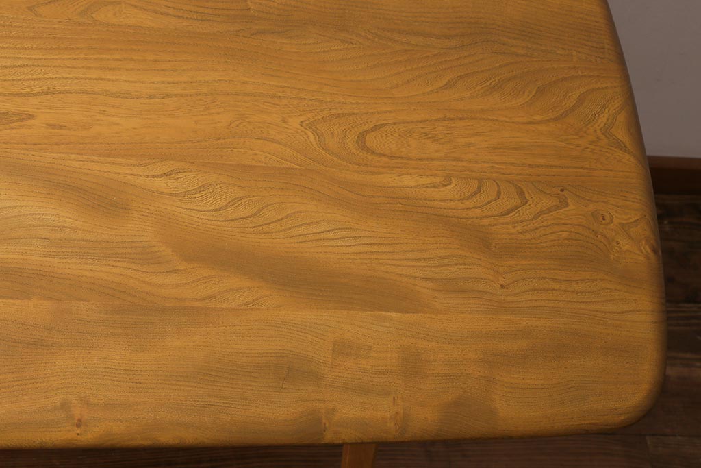ヴィンテージ家具　イギリスビンテージ　ERCOL(アーコール)　Windsor(ウィンザー)シリーズ　木目の美しさが目を引くダイニングテーブル(プランクテーブル)(R-038428)