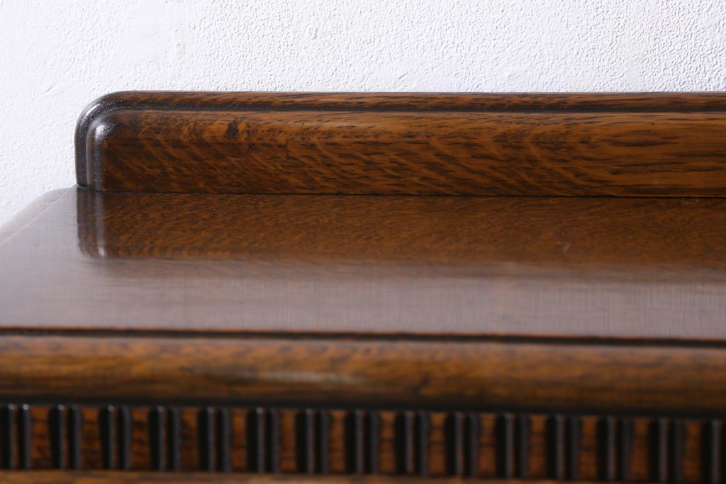 アンティーク家具　イギリスアンティーク　オーク材　上品な装飾が目を引くブックケース(本箱、収納箱、キャビネット)(R-038445)
