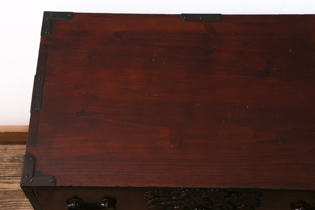 アンティーク家具　明治期　前面ケヤキ玉杢材　厚手の金具が目を引く庄内小箪笥(重ね箪笥、衣装箪笥)(R-038452)