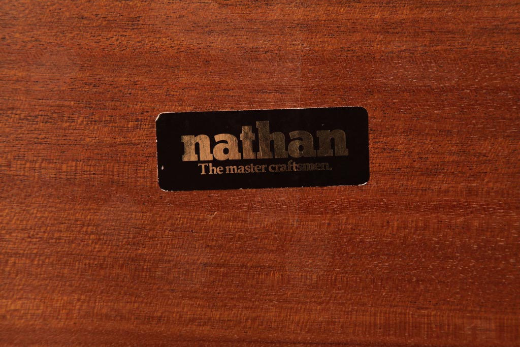 ビンテージ家具　イギリスビンテージ　チーク材　Nathan(ネイサン)社　珍しいデザインのネストテーブル(サイドテーブル)(R-038453)