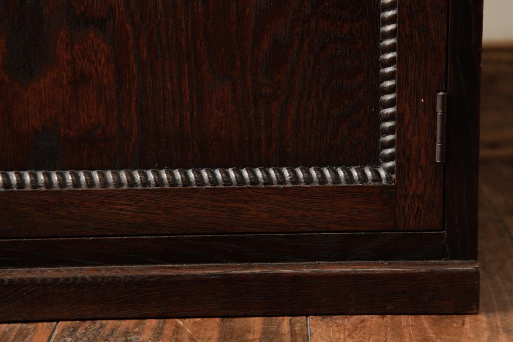 アンティーク家具　昭和初期　ナラ材　和製アンティークのシックな扉付きレコードケース(収納棚)(R-038467)