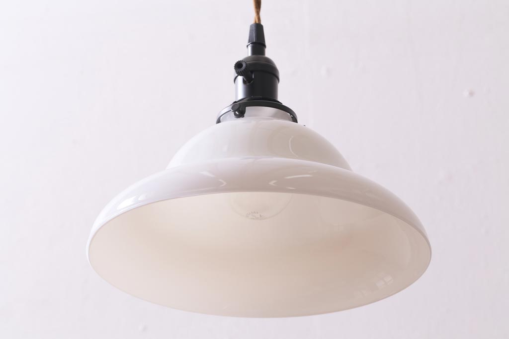 アンティーク照明　昭和中期　昭和レトロなフォルムが魅力的なペンダントライト(天井照明、電傘、吊り照明)(R-038468)