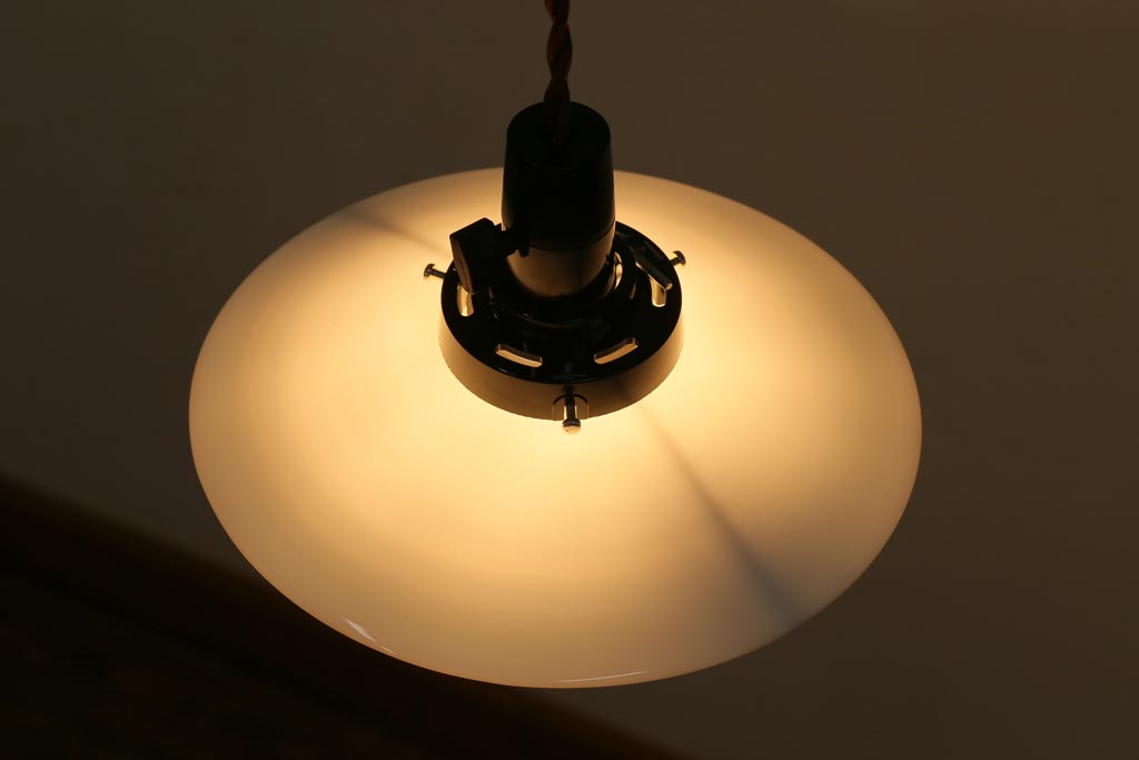 アンティーク照明　戦前　昭和レトロ　昔なつかしい平笠シェードのペンダントライト(天井照明、吊り下げ照明)(R-038484)