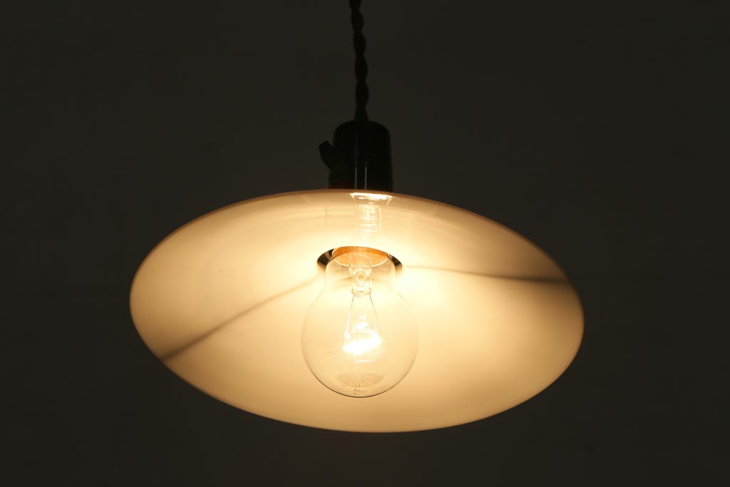 アンティーク照明　戦前　昭和レトロ　昔なつかしい平笠シェードのペンダントライト(天井照明、吊り下げ照明)(R-038484)