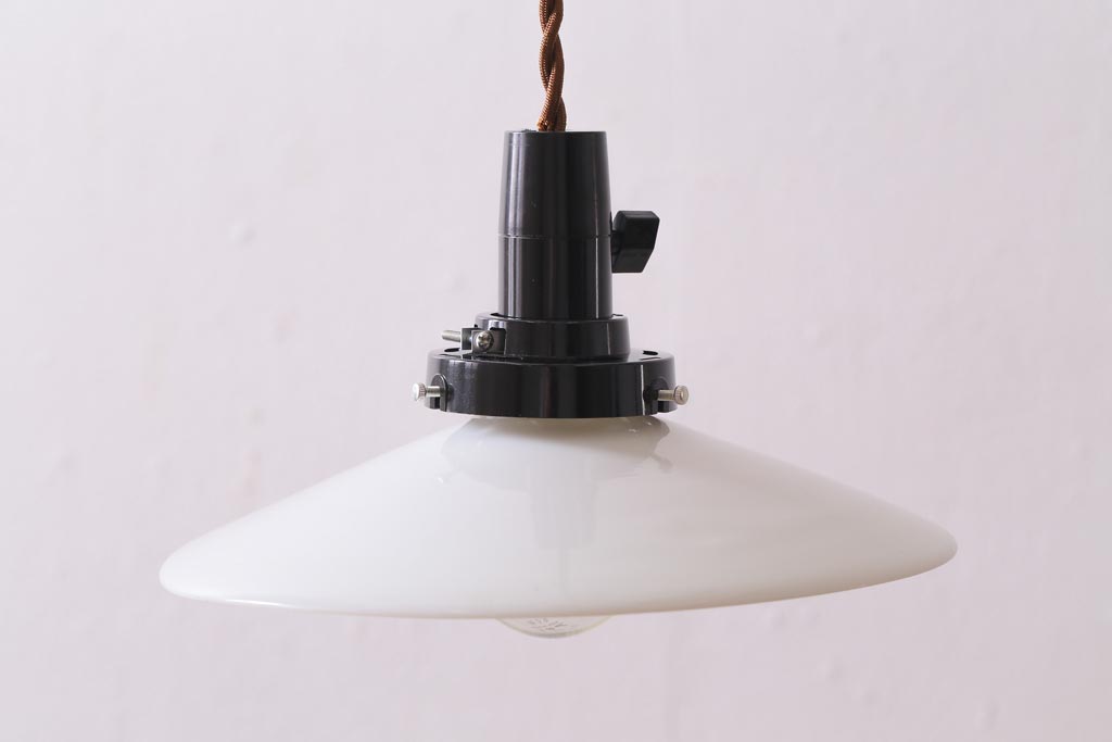 アンティーク照明　戦前　昭和レトロ　昔なつかしい平笠シェードのペンダントライト(天井照明、吊り下げ照明)(R-038486)