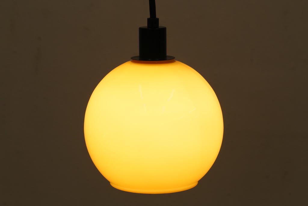 ヴィンテージ照明　イギリスビンテージ　個性的なデザインが目を引くペンダントライト(吊り下げ照明、天井照明)(R-038502)