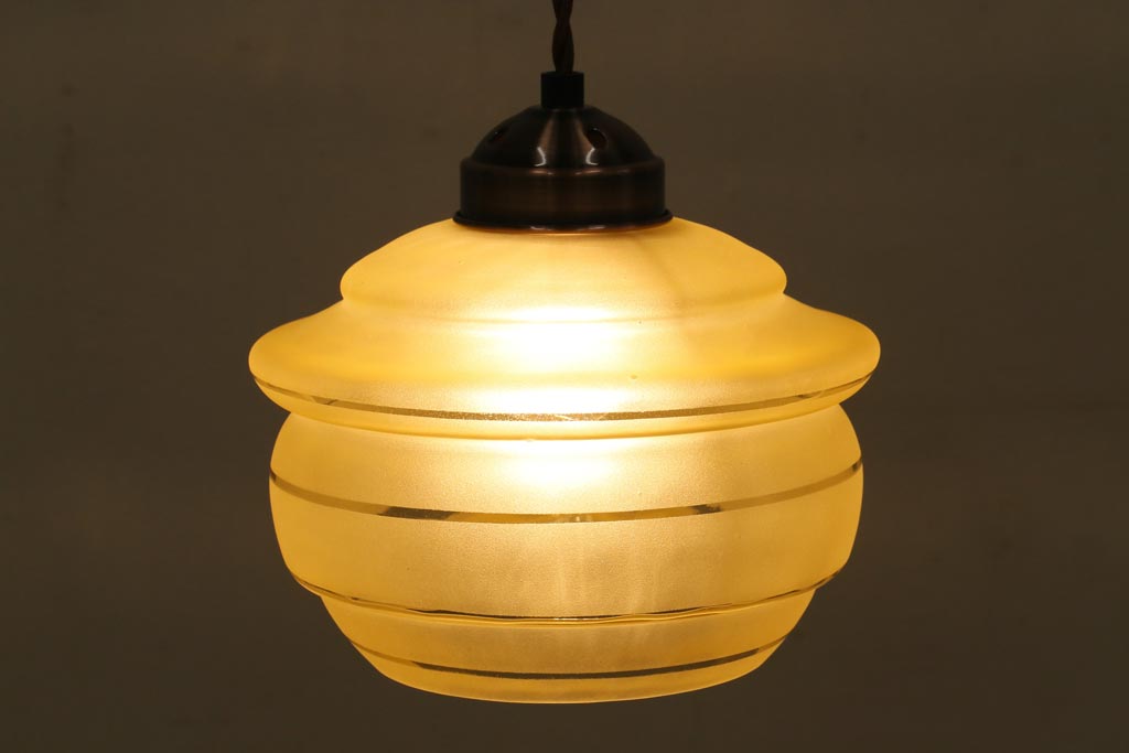 アンティーク照明　イギリスアンティーク　淡いイエローのシェードが可愛らしいペンダントライト(天井照明、吊り下げ照明)(R-038503)