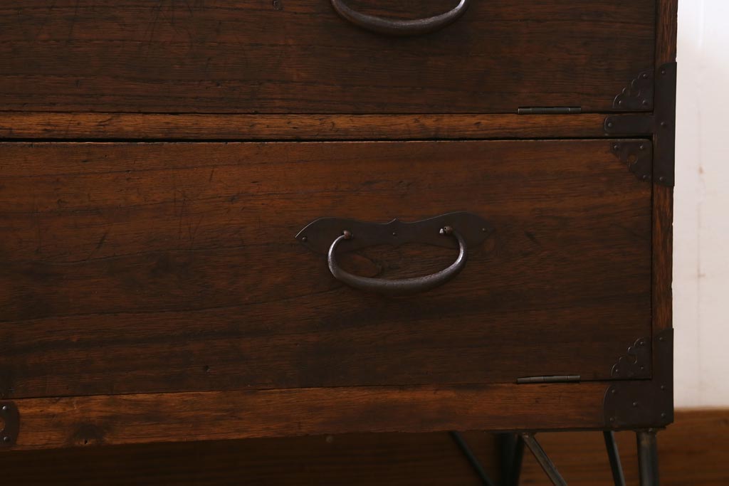 アンティーク家具　最上箪笥リメイク　引き出しが扉に!使い勝手の良い脚付きテレビ台(リビングボード、ローボード、収納棚)(R-038521)
