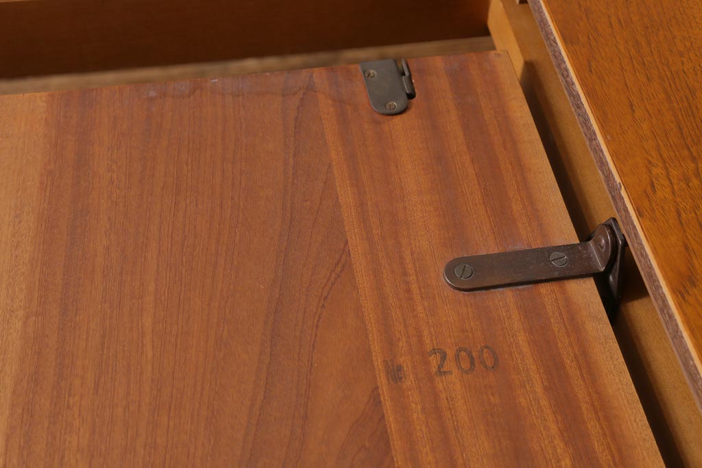 ヴィンテージ家具　北欧ビンテージ　G-PLAN(ジープラン)　木の温もり感じるエクステンションテーブル(ラウンドテーブル、ダイニングテーブル)(R-038526)