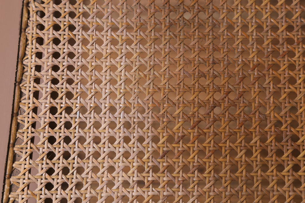 ヴィンテージ家具　フランスビンテージ　ペイント　彫刻の装飾が目を引くロッキングチェア(アームチェア)(R-038529)