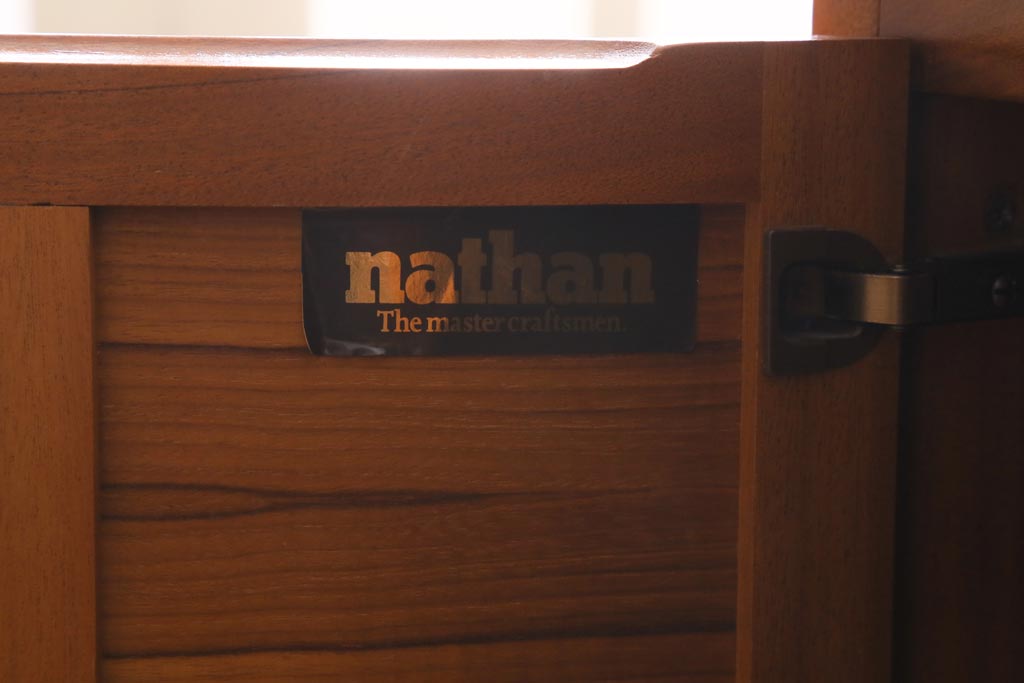 ヴィンテージ家具　北欧　イギリスビンテージ　nathan(ネイサン)社　温もりのある木味が素敵なコーナーキャビネット(サイドボード、テレビ台)(R-038530)