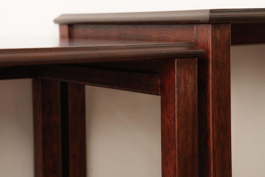 ヴィンテージ家具　北欧家具　デンマークビンテージ　ローズウッド材製のレアなネストテーブル(サイドテーブル、カフェテーブル)(R-038533)