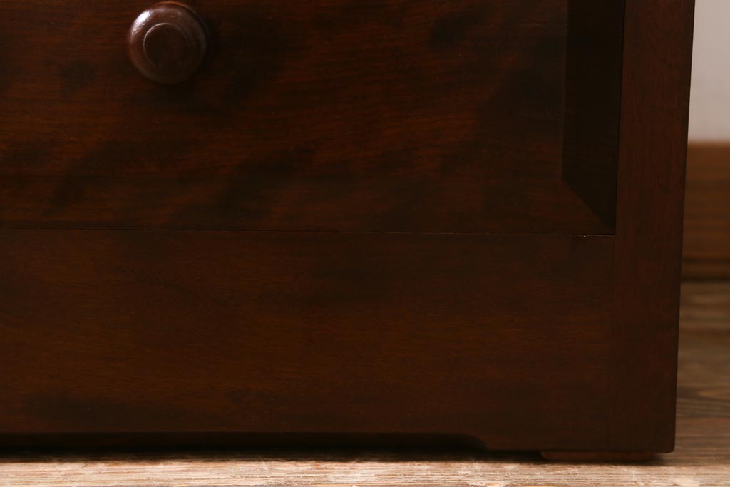 中古美品　松本民芸家具　立体的なデザインが目を引くA型脇棚(サイドチェスト、小引き出し)(定価約13万8千円)(R-038534)