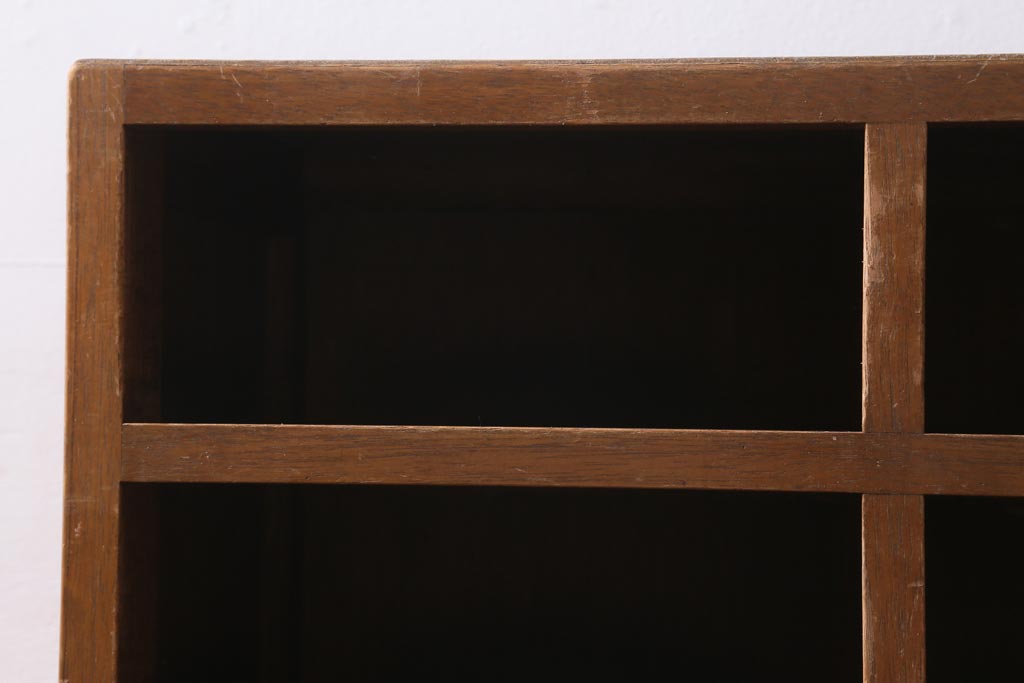 レトロ家具　昭和レトロ　素朴な雰囲気が懐かしさ感じる収納棚(飾り棚、オープンラック、下駄箱)(R-038546)