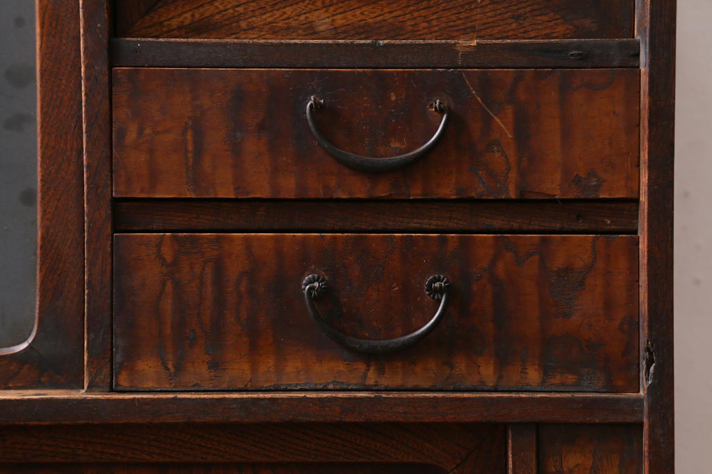 アンティーク家具　和製アンティーク　昭和初期　変わった木目が特徴的な茶箪笥(戸棚、茶棚)(R-038549)