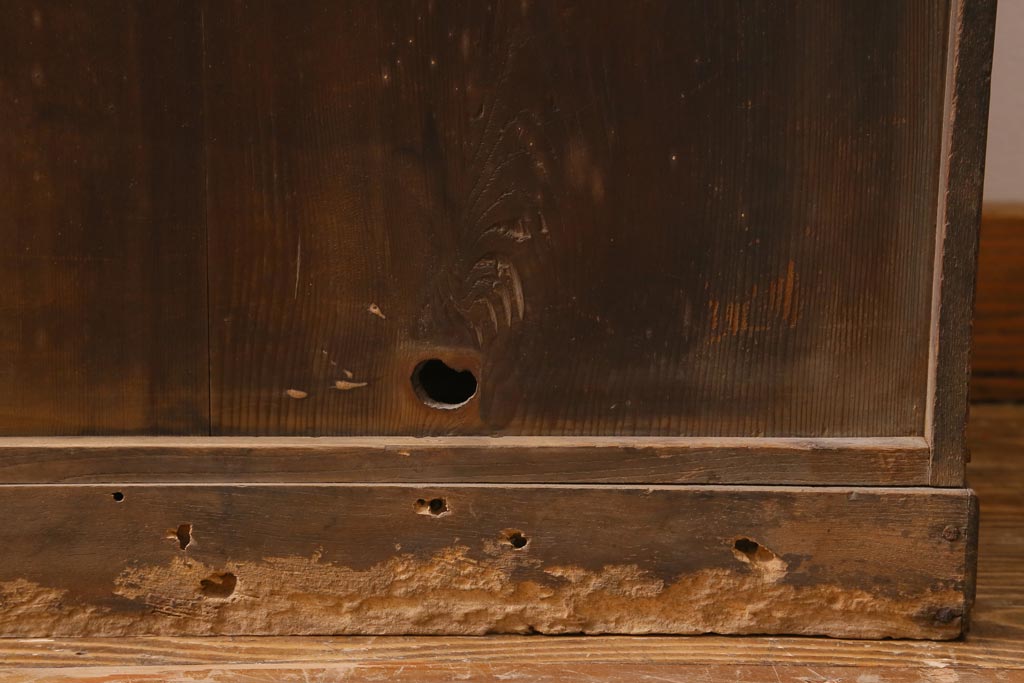 アンティーク家具　和製アンティーク　昭和初期　変わった木目が特徴的な茶箪笥(戸棚、茶棚)(R-038549)