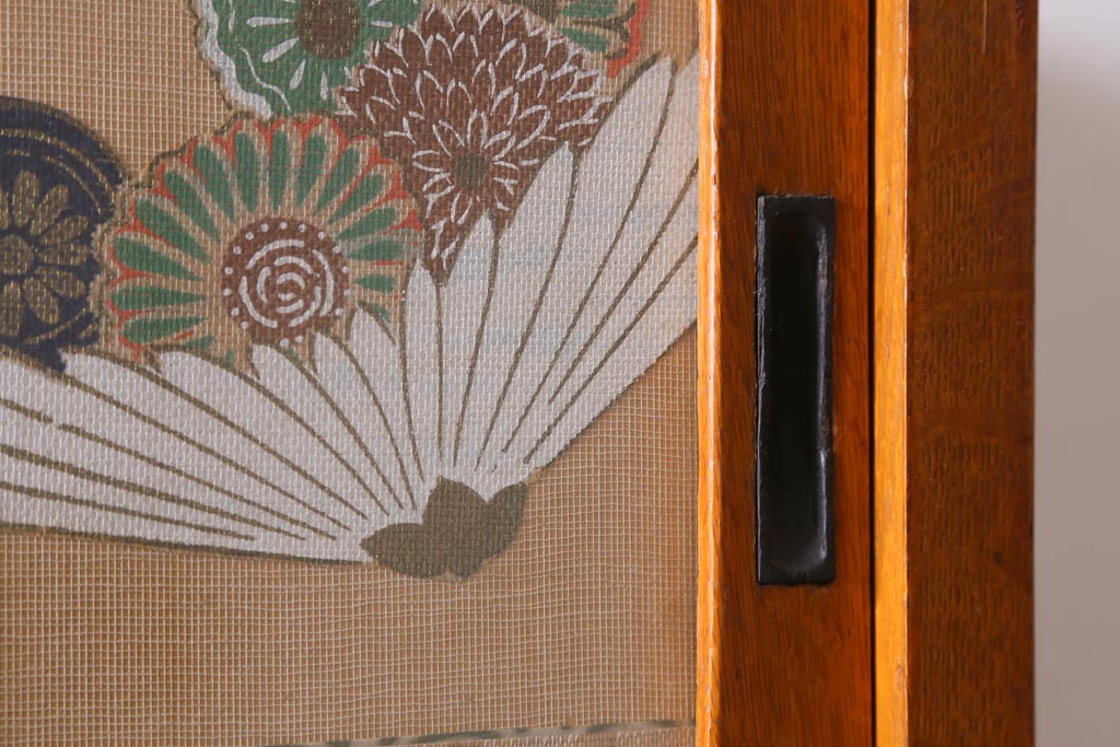 レトロ家具　昭和中期　三段重ね　花図柄が柔らかな印象あたえる衣装箪笥(衣装タンス、引き出し、チェスト)(R-038562)