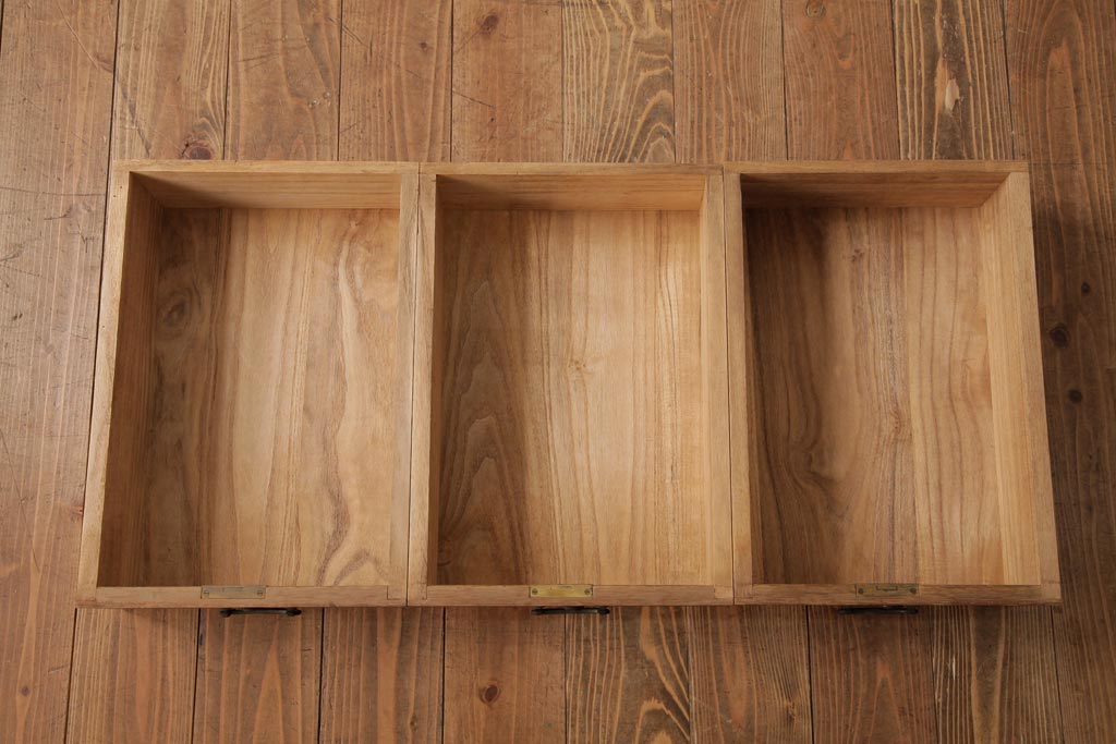 アンティーク家具　和製アンティーク　昭和中期　桐材が味わい深い戸棚(収納棚、キャビネット)(R-038632)