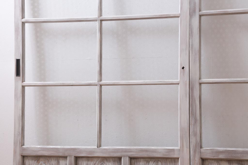 アンティーク建具　昭和初期　当店オリジナルガラス入り　シャビーなペイントが印象的なガラス戸2枚セット(引き戸、建具)(R-038635)