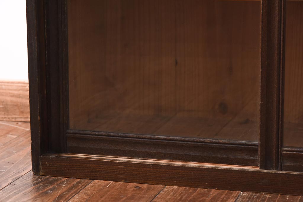 アンティーク家具　大正昭和初期　レトロな雰囲気漂うシンプルなガラス戸棚(収納棚、飾り棚)(R-038682)
