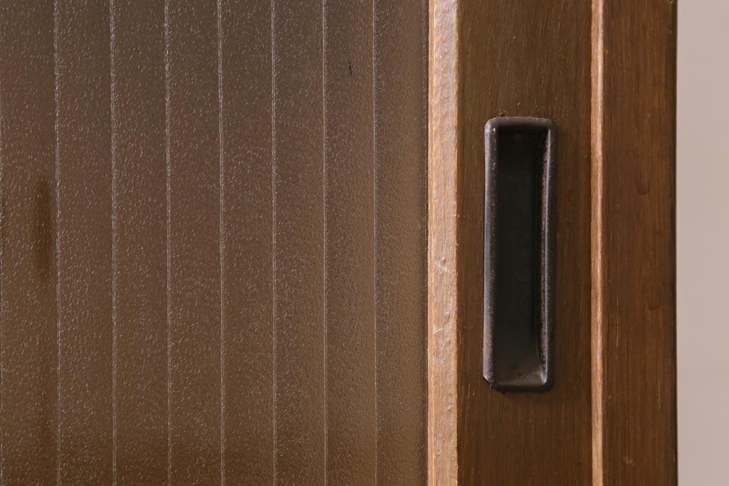 アンティーク家具　昭和中期　銀モールガラス　温かみのある木肌が魅力のレトロなガラス戸棚(収納棚、食器棚、キャビネット)(R-038684)
