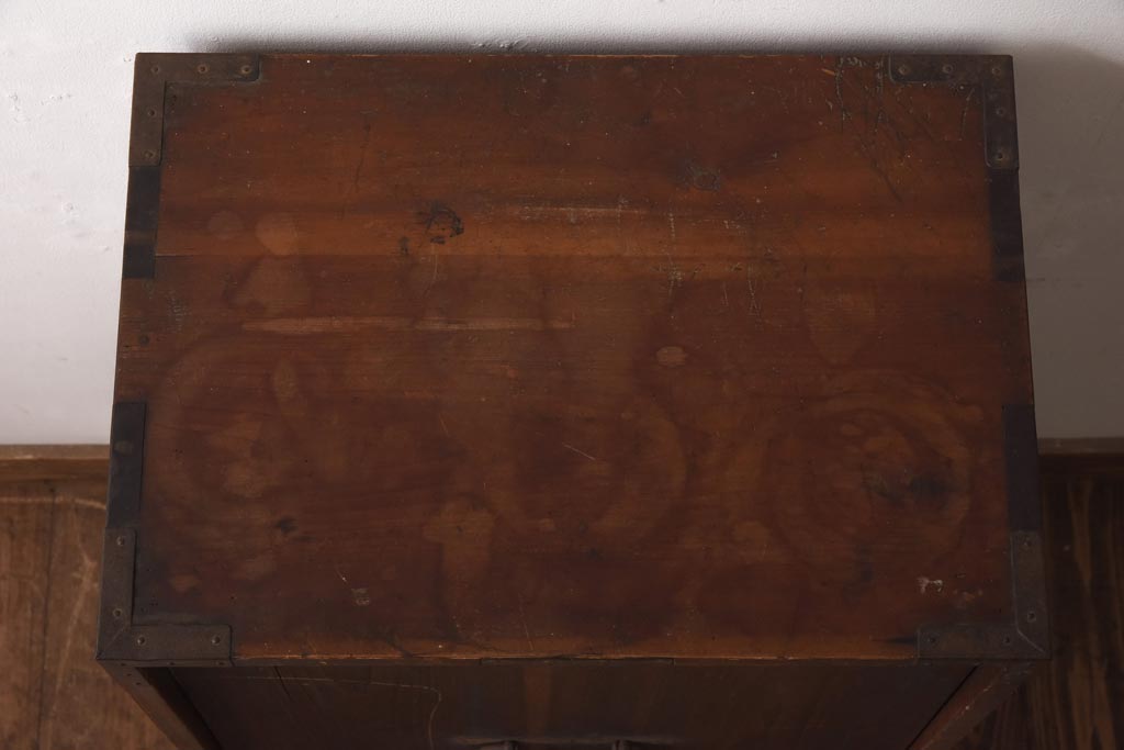 アンティーク家具　和製アンティーク　明治期　ヒノキ材　倹飩式の扉が趣あふれる箪笥(引き出し、収納棚)(R-038688)