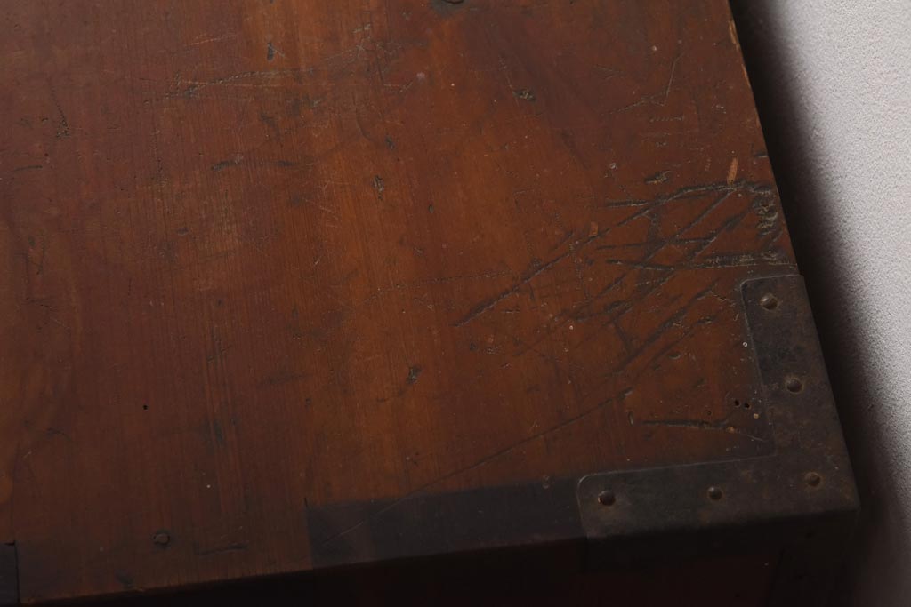 アンティーク家具　和製アンティーク　明治期　ヒノキ材　倹飩式の扉が趣あふれる箪笥(引き出し、収納棚)(R-038688)