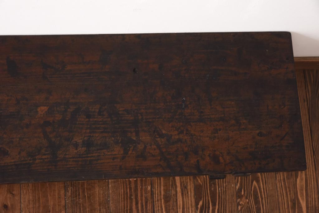 アンティーク家具　大正昭和初期　渋みのある濃い木肌が素敵なサイドテーブル(ディスプレイ台)(R-038690)