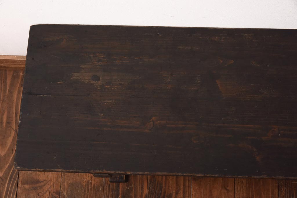 アンティーク家具　大正昭和初期　渋みのある濃い木肌が素敵なサイドテーブル(ディスプレイ台)(R-038691)