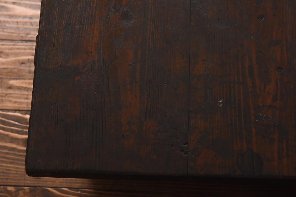 アンティーク家具　大正昭和初期　渋みのある濃い木肌が素敵なサイドテーブル(ディスプレイ台)(R-038692)
