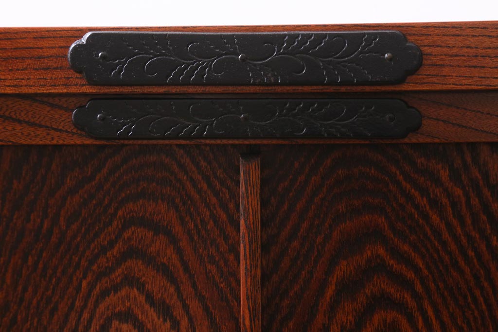 中古　民芸家具　岩谷堂箪笥　脚付きリメイク　重厚さの中にも華がある上品なローボード(テレビボード、サイドボード、戸棚)(R-038702)