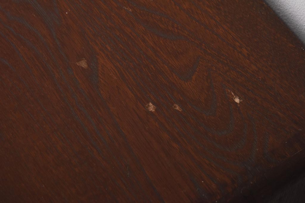 アンティーク家具　昭和初期　丸みのあるフォルムが親しみやすさ感じる茶箪笥(茶棚、戸棚、収納棚)(R-038775)