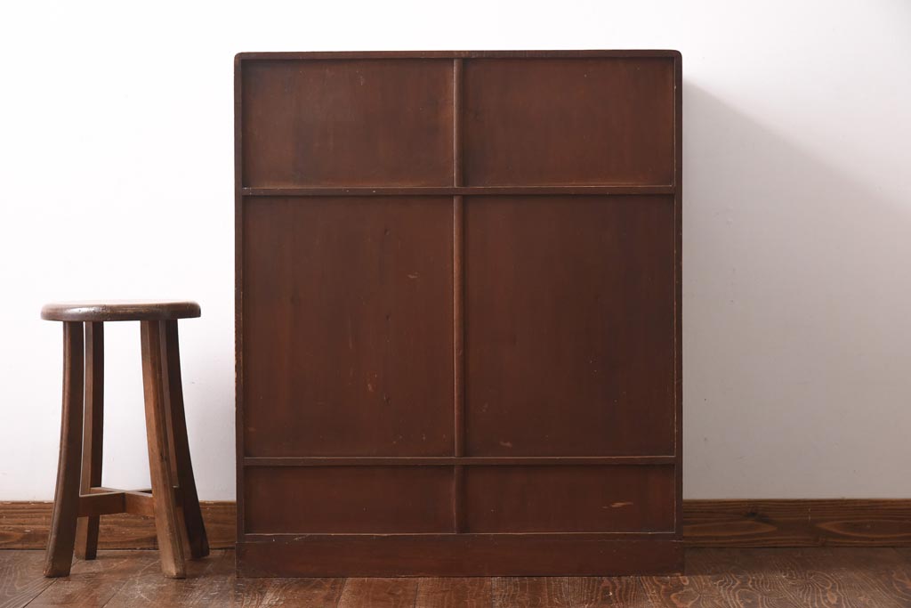アンティーク家具　昭和初期　丸みのあるフォルムが親しみやすさ感じる茶箪笥(茶棚、戸棚、収納棚)(R-038775)