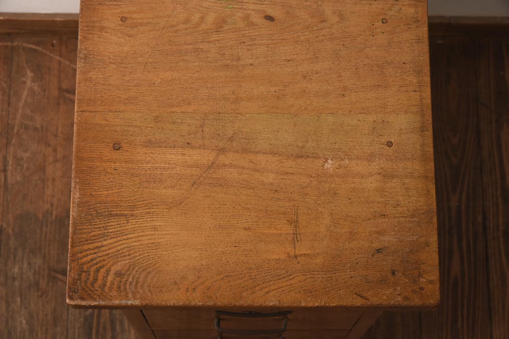 レトロ家具　和製アンティーク　昭和中期　素朴な雰囲気が魅力のレトロな脇机(サイドチェスト、袖机、引き出し)(R-038782)
