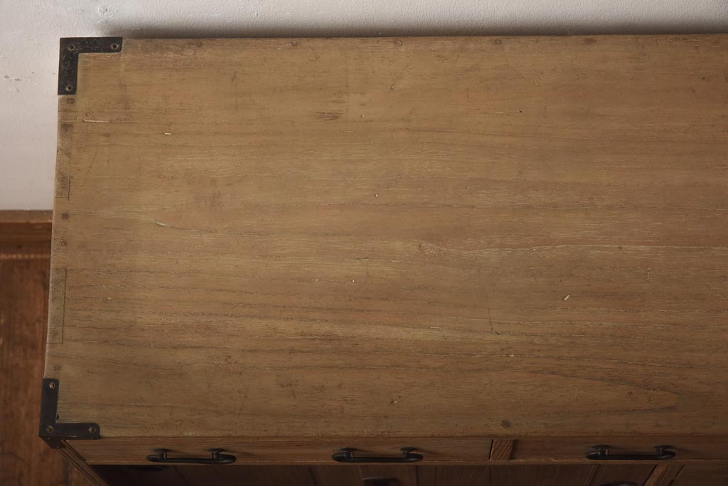 アンティーク家具　和製アンティーク　昭和中期　総桐材　古い木の質感が味わい深い小箪笥(引き出し、収納棚、桐箪笥、桐たんす)(R-038783)