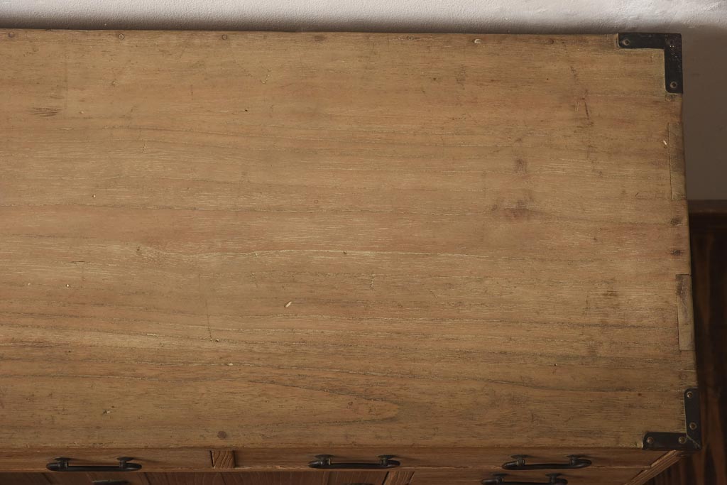 アンティーク家具　和製アンティーク　昭和中期　総桐材　古い木の質感が味わい深い小箪笥(引き出し、収納棚、桐箪笥、桐たんす)(R-038783)