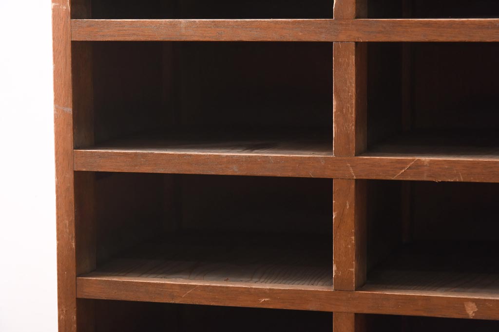 レトロ家具　昭和レトロ　素朴な雰囲気が懐かしさ感じる収納棚(飾り棚、オープンラック、下駄箱)(R-038867)
