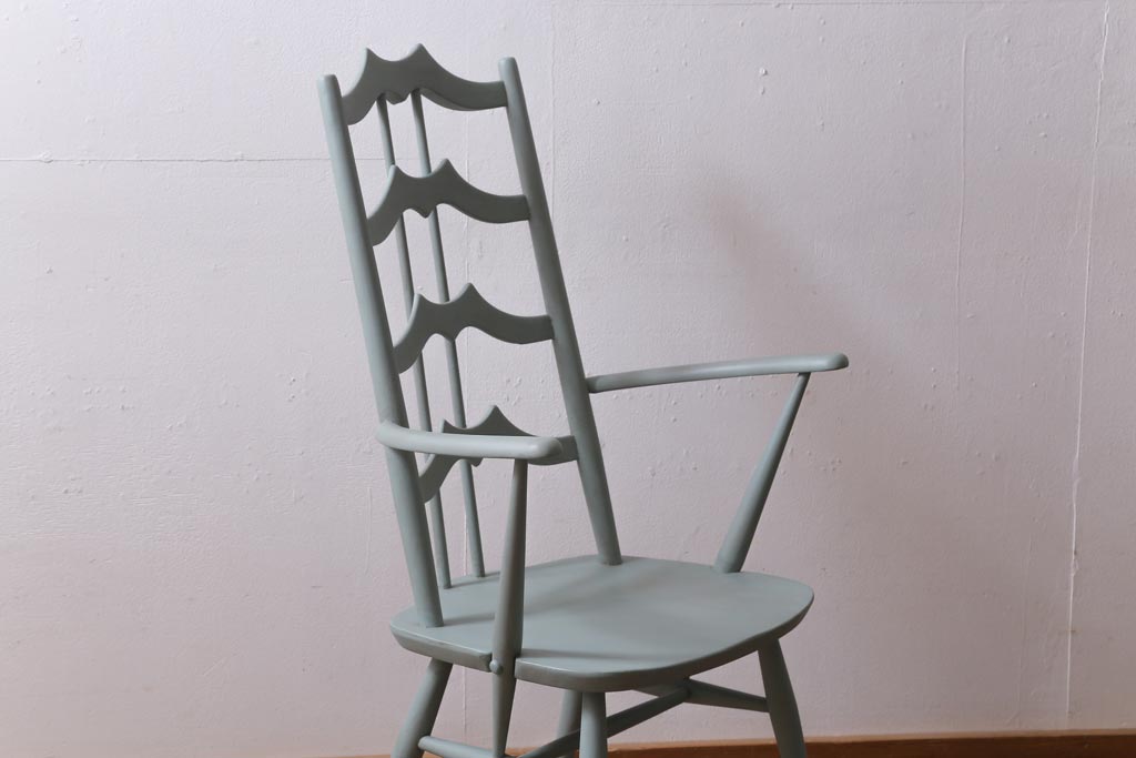 ペイント家具　イギリスビンテージ　ERCOL(アーコール)　希少!淡いカラーが優しげな雰囲気のラダーバックアームチェア(ダイニングチェア、椅子)(R-038880)