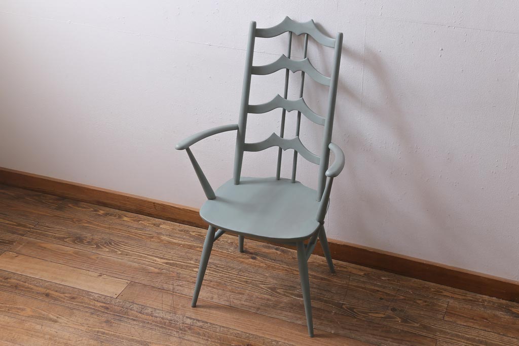 ペイント家具　イギリスビンテージ　ERCOL(アーコール)　希少!淡いカラーが優しげな雰囲気のラダーバックアームチェア(ダイニングチェア、椅子)(R-038880)