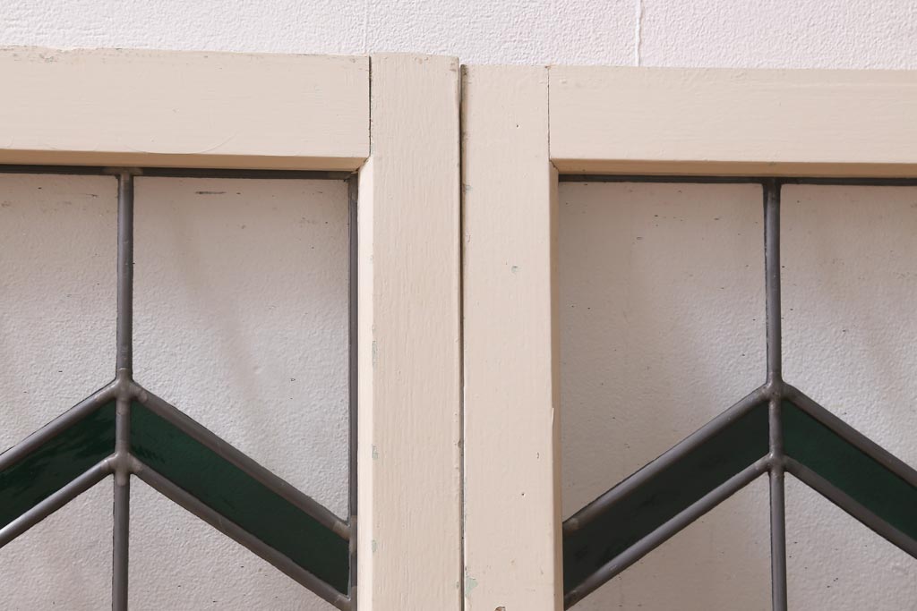 アンティーク建具　古建具リメイク　オリジナルペイント　ジグザク模様のステンドグラスが入ったガラス戸2枚セット(窓、建具)(R-038887)