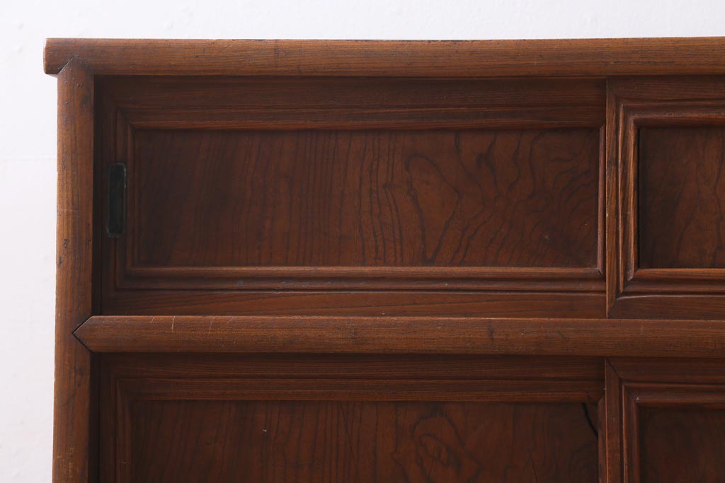 アンティーク家具　和製アンティーク　大正昭和初期　前面ケヤキ材　上品な佇まいが魅力の戸棚(収納棚、キャビネット)(R-038913)