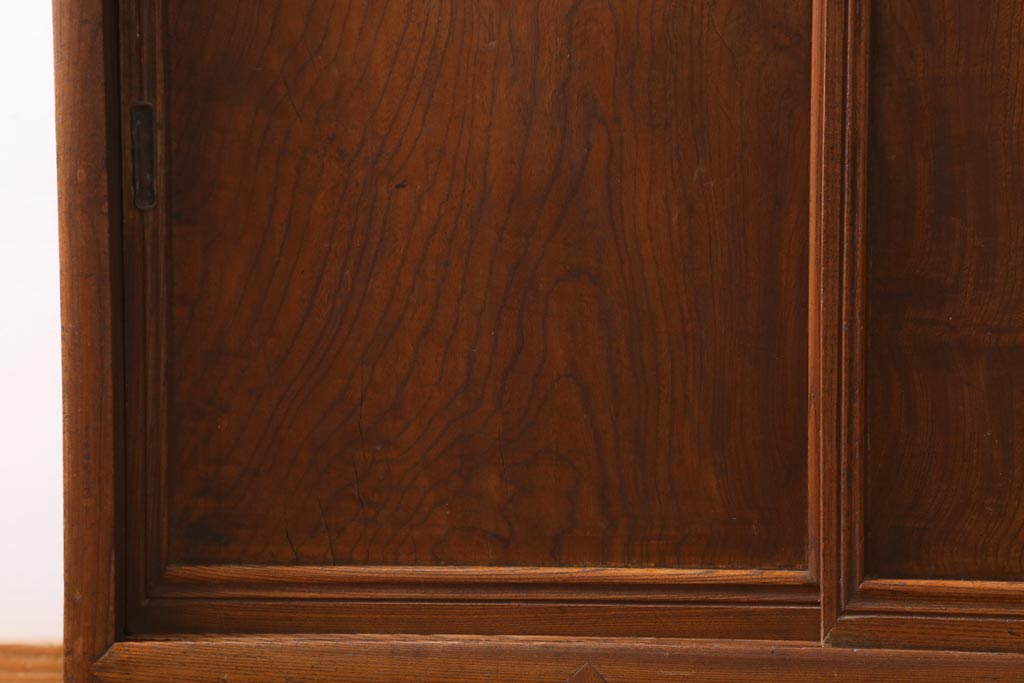 アンティーク家具　和製アンティーク　大正昭和初期　前面ケヤキ材　上品な佇まいが魅力の戸棚(収納棚、キャビネット)(R-038913)